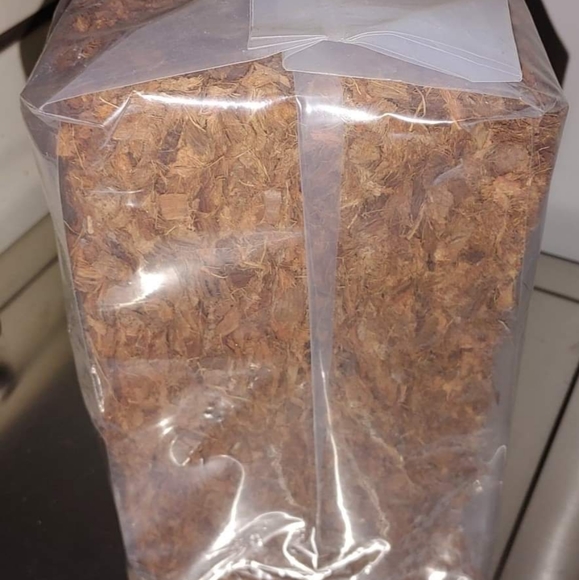 100% Natural Coconut husk COMPRESSED BALE DEAL - Picture 2 of 3